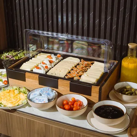 Heritage Ames Hotel 4*