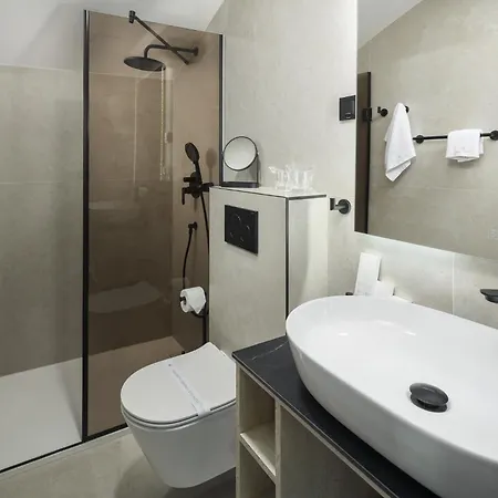 Heritage Ames Hotel 4*